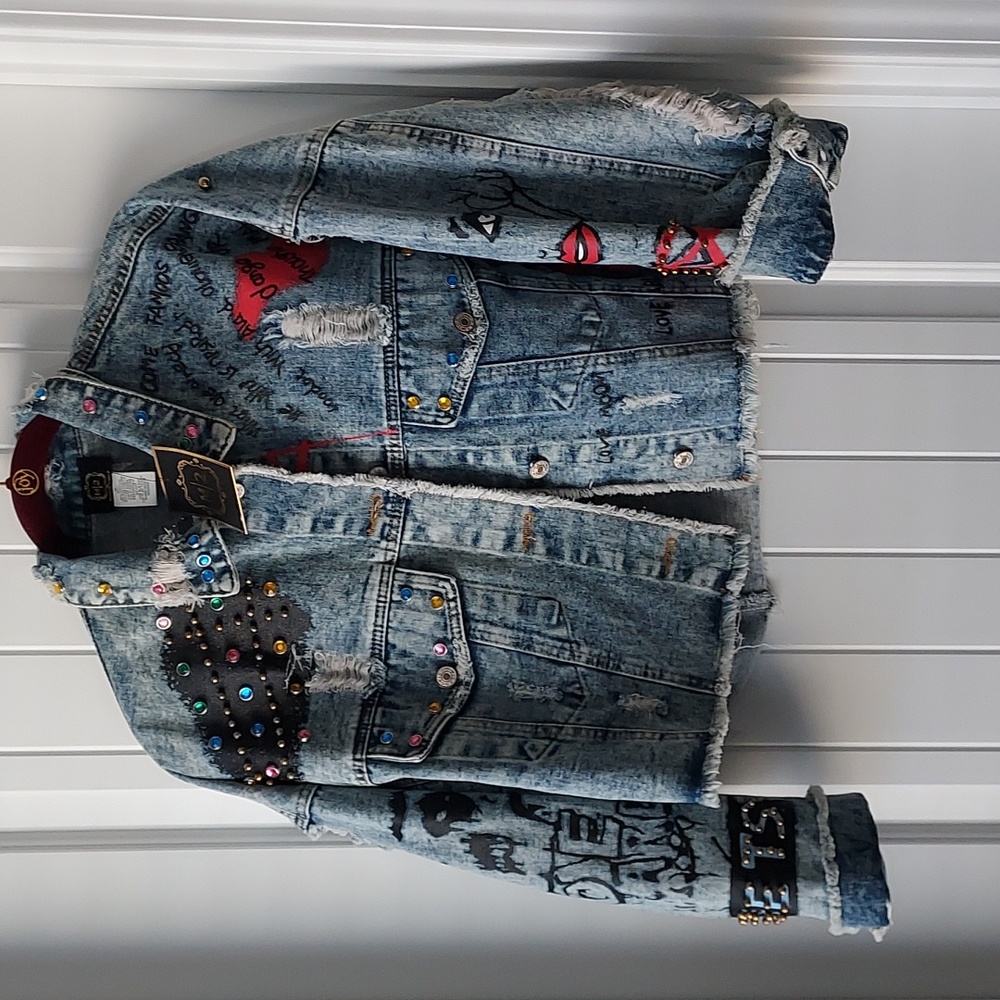 NWT Women's Size M  M/2 Denim Cropped  Embossed Jean Jacket